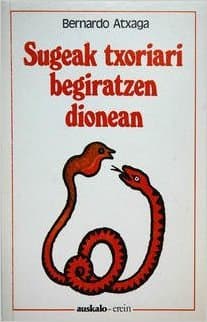 Sugeak txoria'ri begiratzen dionean