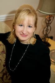 Tina Leonard